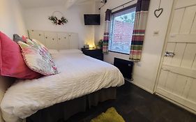 The Old Laundry, Prestatyn - Cute Little Retreat For Couples Or Singles And Small Dogs, 5 Mins Walk To Beach And Town